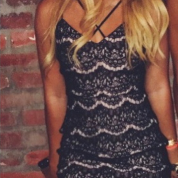 Black lace dress - Picture 2 of 2